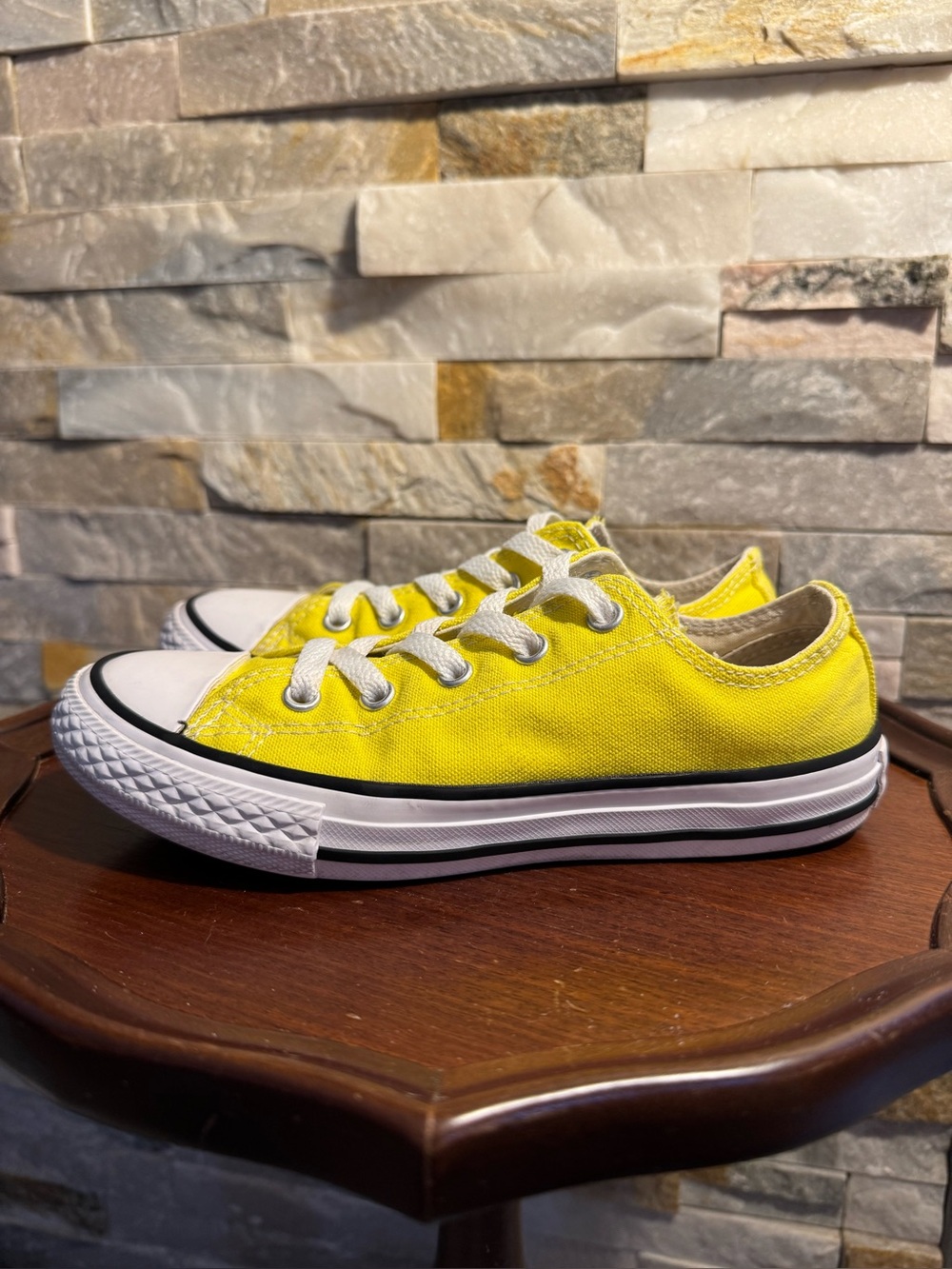 Unisex Sz 1 Converse Chuck Taylor All Star OX Low Top Bright Yellow EUC